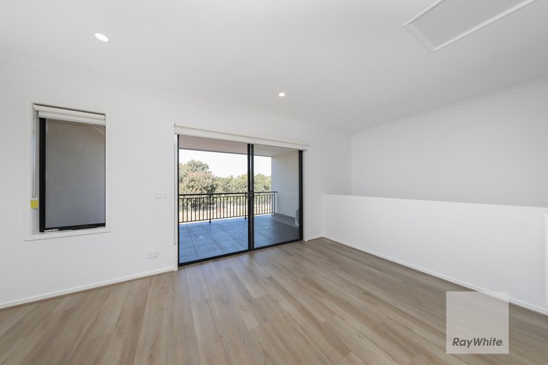 Photo - 38 Shingleback Walk, Mickleham VIC 3064 - Image 6