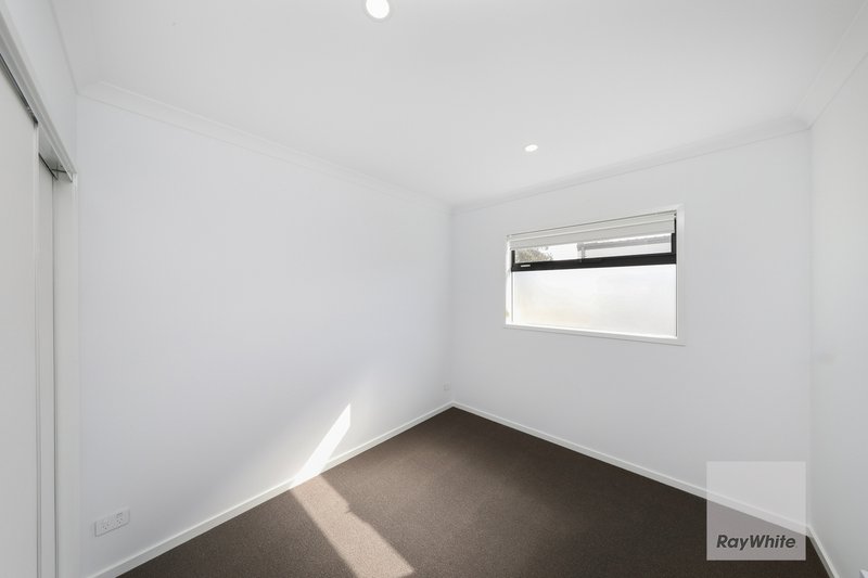 Photo - 38 Shingleback Walk, Mickleham VIC 3064 - Image 12