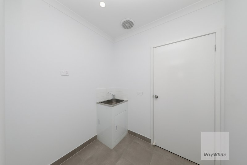 Photo - 38 Shingleback Walk, Mickleham VIC 3064 - Image 13