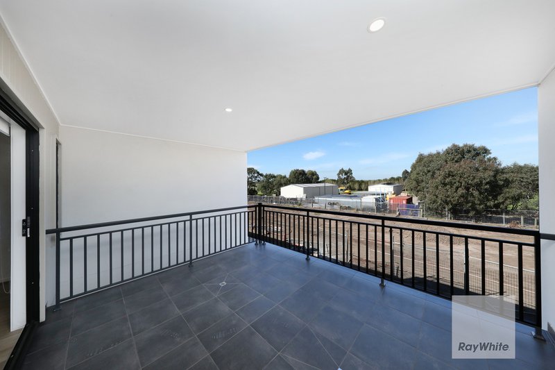Photo - 38 Shingleback Walk, Mickleham VIC 3064 - Image 14