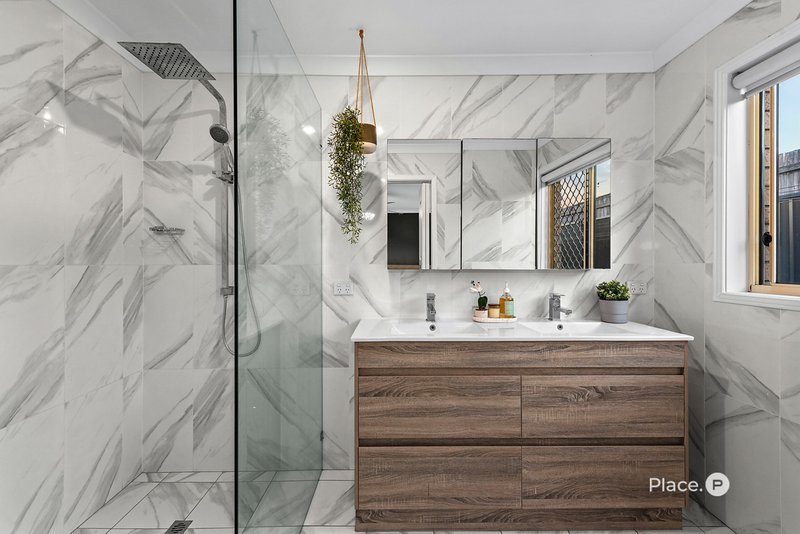 Photo - 38 Silky Oak Crescent, Carindale QLD 4152 - Image 8