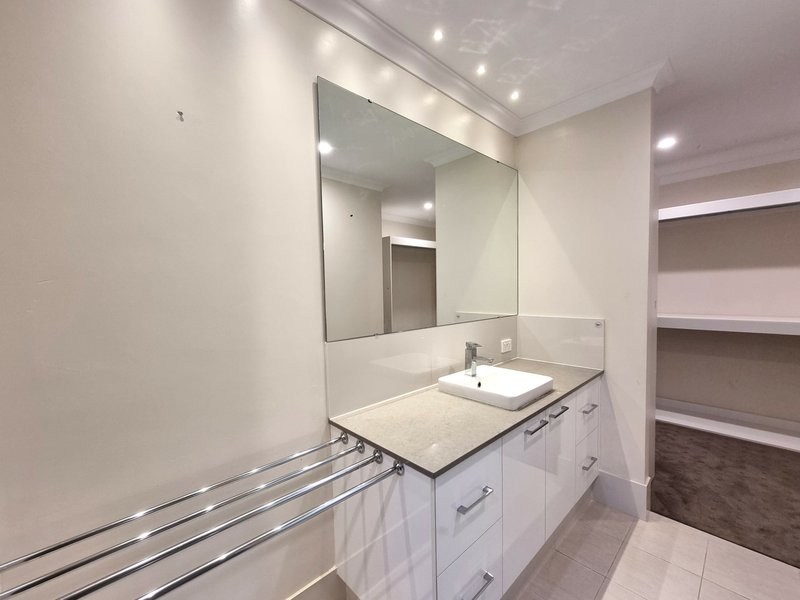 Photo - 38 Silvershot Avenue, Harrisdale WA 6112 - Image 7