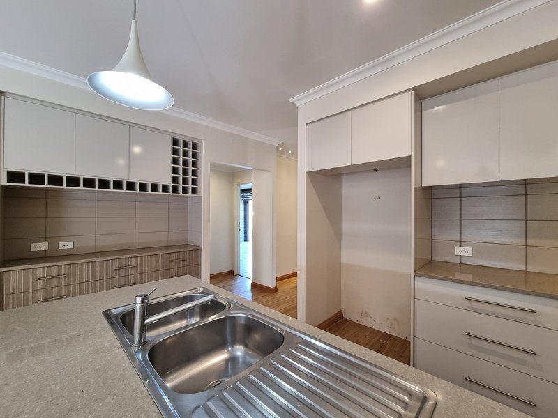 Photo - 38 Silvershot Avenue, Harrisdale WA 6112 - Image 10