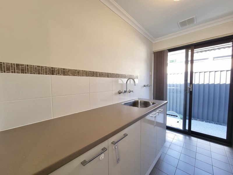 Photo - 38 Silvershot Avenue, Harrisdale WA 6112 - Image 13