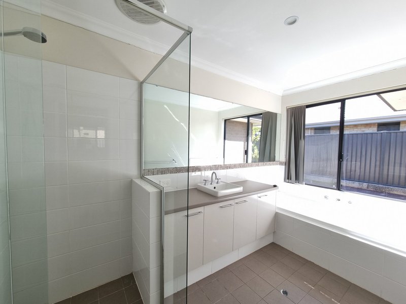 Photo - 38 Silvershot Avenue, Harrisdale WA 6112 - Image 17