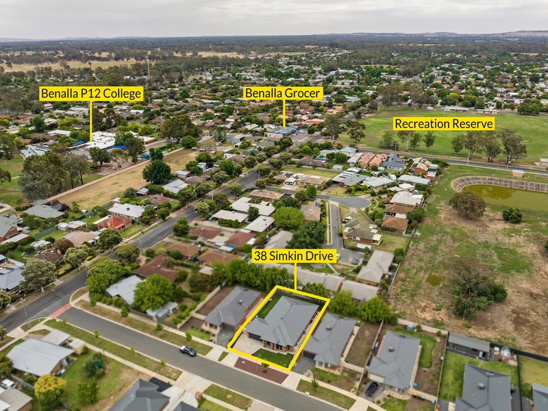 Photo - 38 Simkin Drive, Benalla VIC 3672 - Image 2