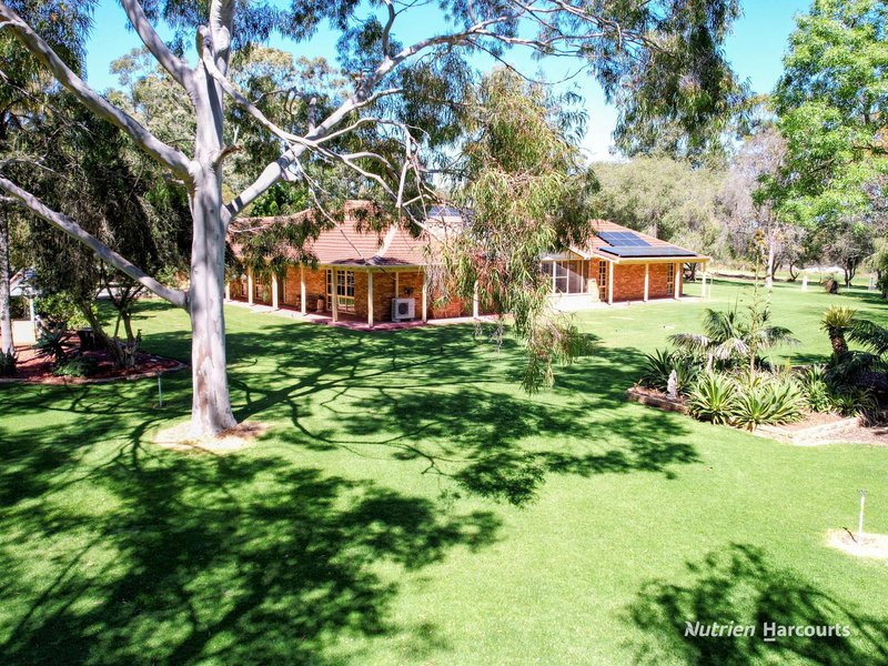 Photo - 38 St Andrews Court, Woodridge WA 6041 - Image 2