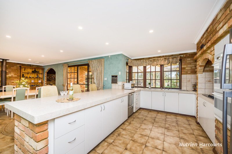 Photo - 38 St Andrews Court, Woodridge WA 6041 - Image 7