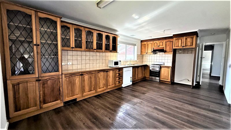 Photo - 38 St John'S Avenue, Springvale VIC 3171 - Image 2