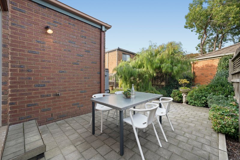 Photo - 38 St Laurent Rise, Knoxfield VIC 3180 - Image 3