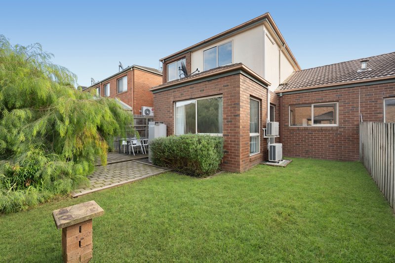Photo - 38 St Laurent Rise, Knoxfield VIC 3180 - Image 5
