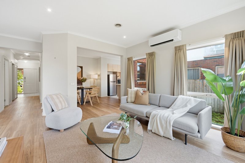 Photo - 38 St Laurent Rise, Knoxfield VIC 3180 - Image 8