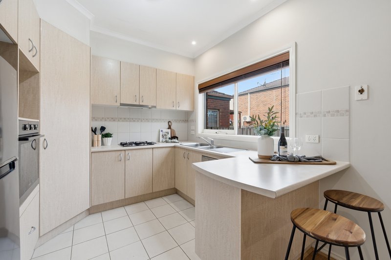 Photo - 38 St Laurent Rise, Knoxfield VIC 3180 - Image 10