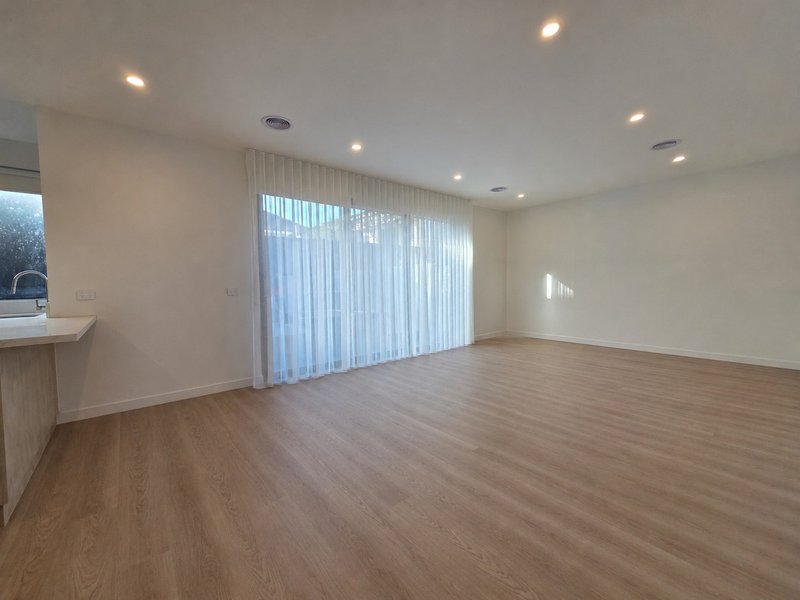 Photo - 38 Stamford Road, Oakleigh VIC 3166 - Image 4