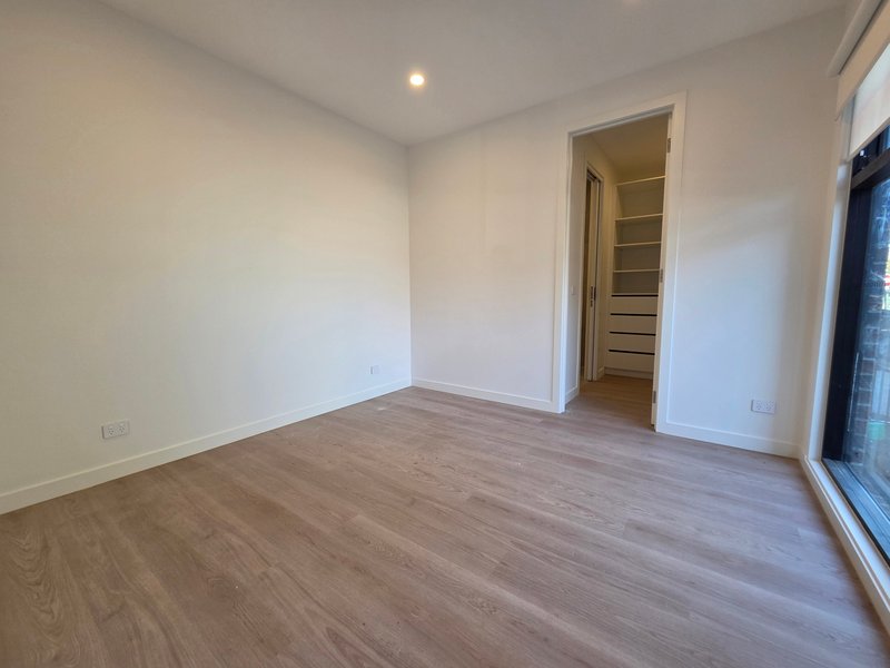 Photo - 38 Stamford Road, Oakleigh VIC 3166 - Image 6