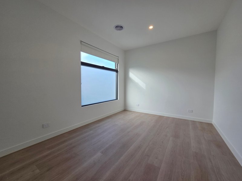 Photo - 38 Stamford Road, Oakleigh VIC 3166 - Image 8