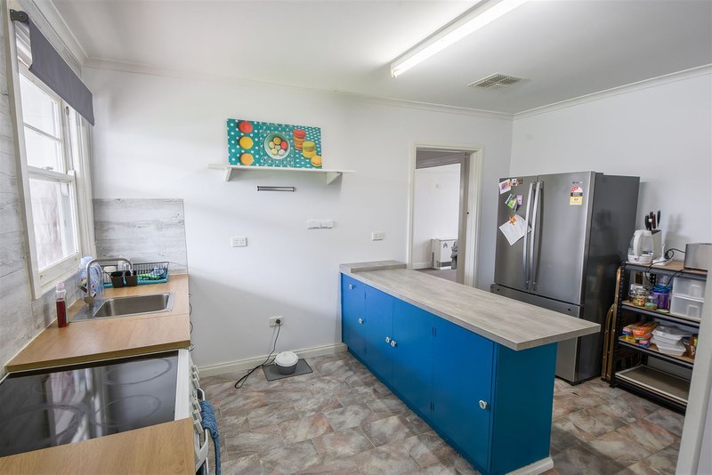 Photo - 38 Stewart Street, Horsham VIC 3400 - Image 3