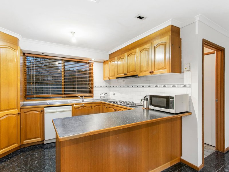 Photo - 38 Strathavan Drive, Berwick VIC 3806 - Image 8