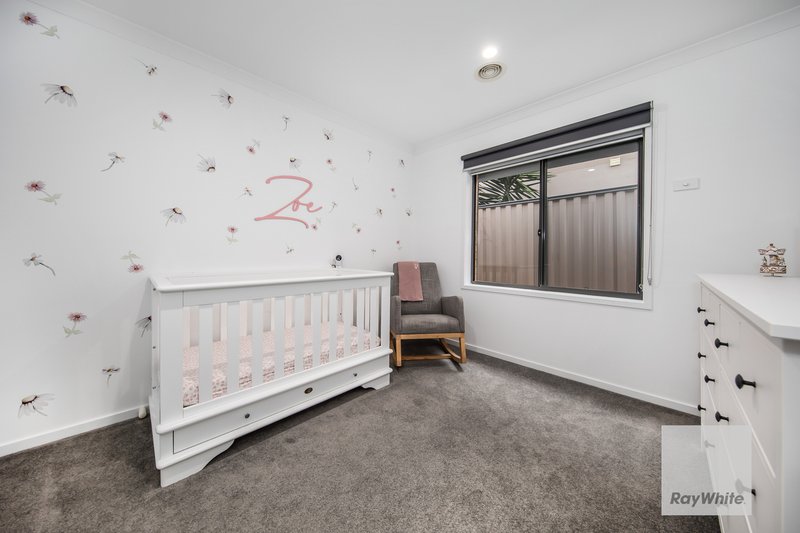 Photo - 38 Sunningdale Drive, Hillside VIC 3037 - Image 8