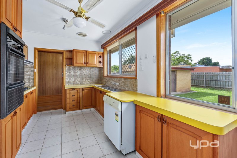 Photo - 38 Swansea Parade, St Albans VIC 3021 - Image 4