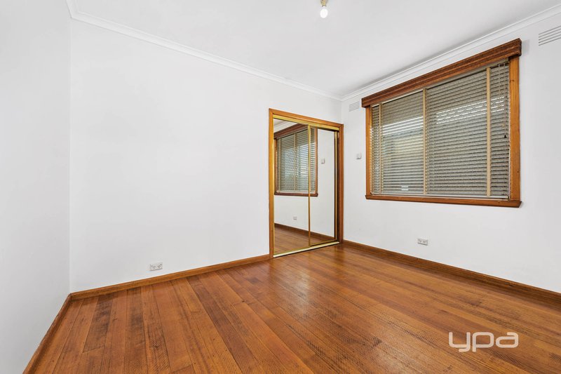 Photo - 38 Swansea Parade, St Albans VIC 3021 - Image 8