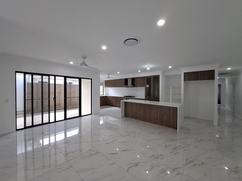 Photo - 38 Tablelands Crescent, Banya QLD 4551 - Image 5