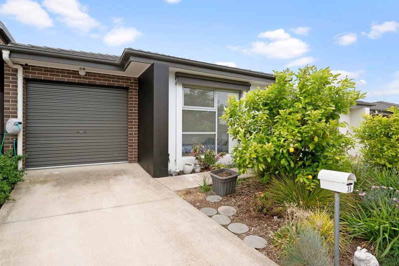 Photo - 38 Tarling Street, Casey ACT 2913 - Image 2