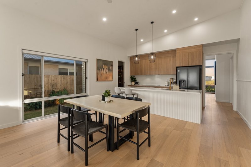 Photo - 38 Tauton Way, Redland Bay QLD 4165 - Image 5