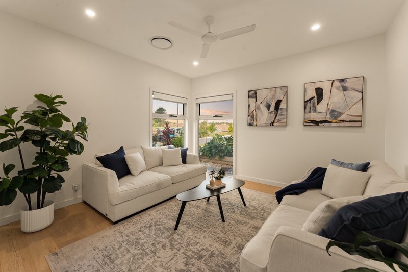 Photo - 38 Tauton Way, Redland Bay QLD 4165 - Image 11
