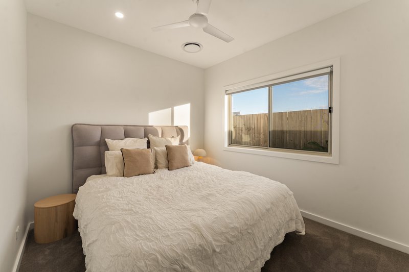 Photo - 38 Tauton Way, Redland Bay QLD 4165 - Image 14
