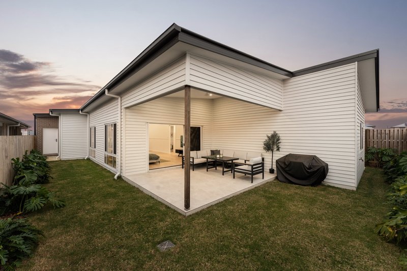 Photo - 38 Tauton Way, Redland Bay QLD 4165 - Image 19