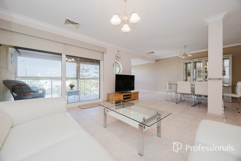 Photo - 3/8 Toulon Circle, Mindarie WA 6030 - Image 8