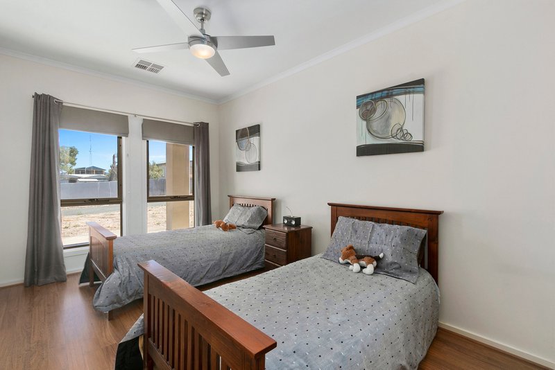 Photo - 38 Trelawney Street, Moonta Bay SA 5558 - Image 7