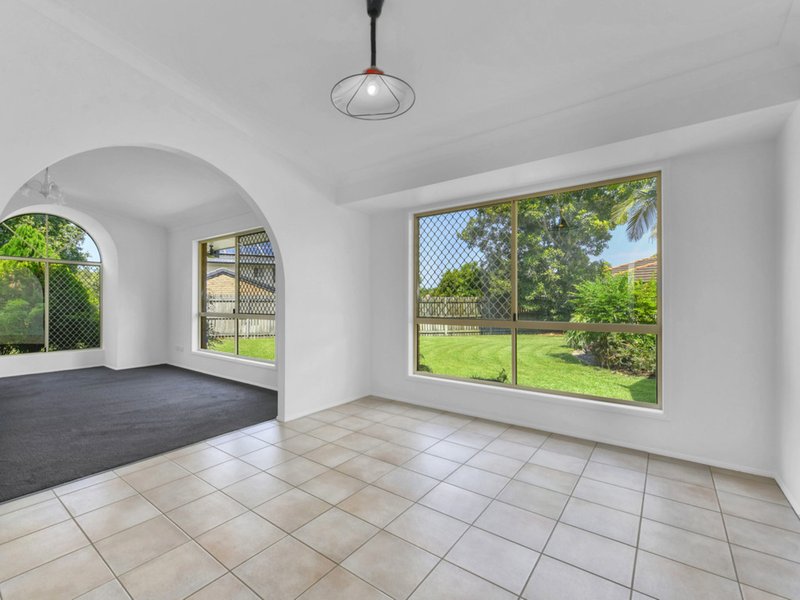 Photo - 38 Trinity Place, Bridgeman Downs QLD 4035 - Image 5