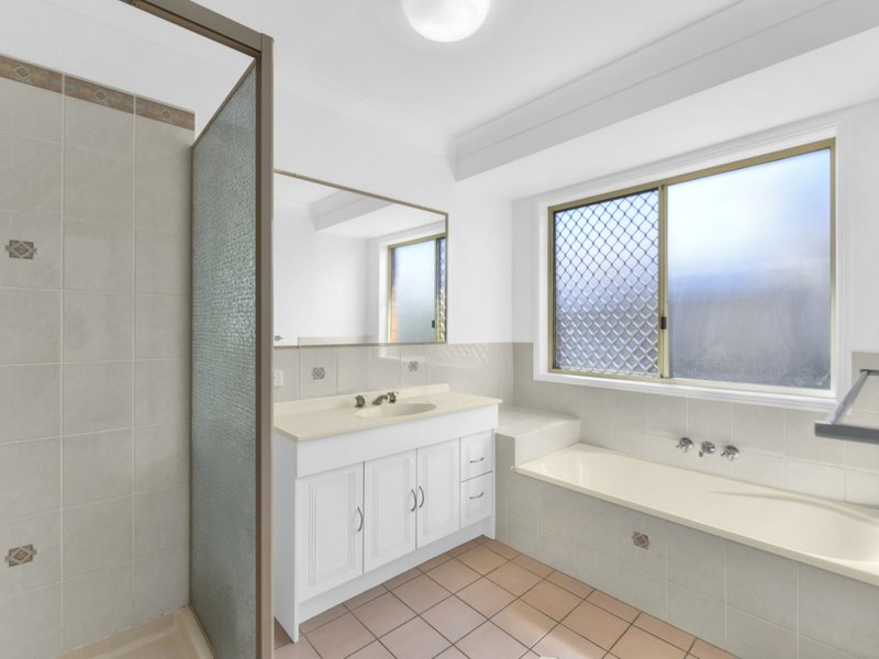 Photo - 38 Trinity Place, Bridgeman Downs QLD 4035 - Image 15