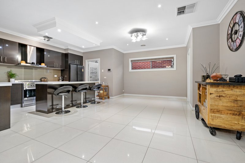 Photo - 38 Tripani Avenue, Lalor VIC 3075 - Image 3