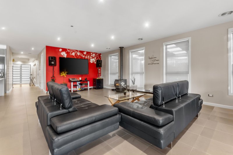 Photo - 38 Ultimo Walk, Taylors Hill VIC 3037 - Image 6