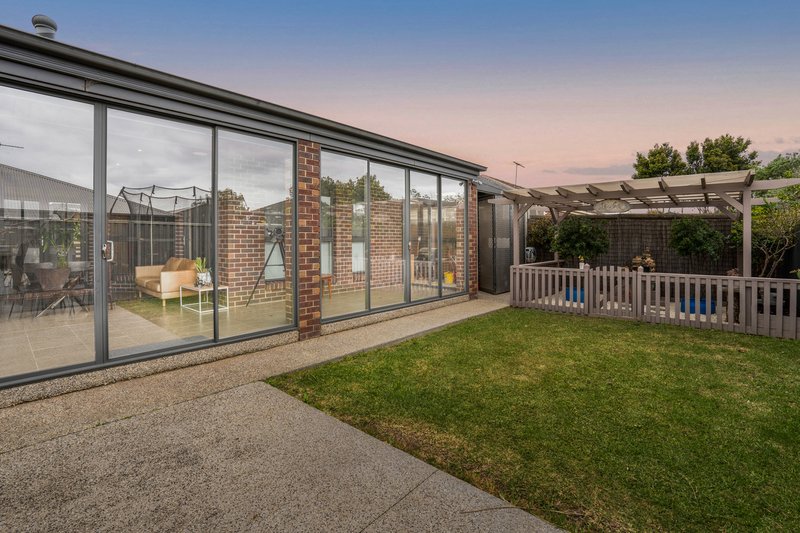 Photo - 38 Ultimo Walk, Taylors Hill VIC 3037 - Image 16