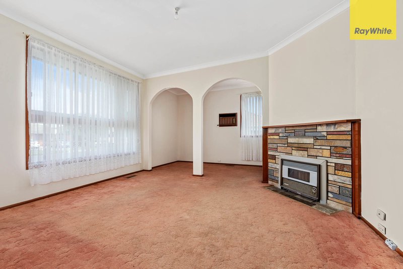 Photo - 38 Victoria Crescent, St Albans VIC 3021 - Image 2