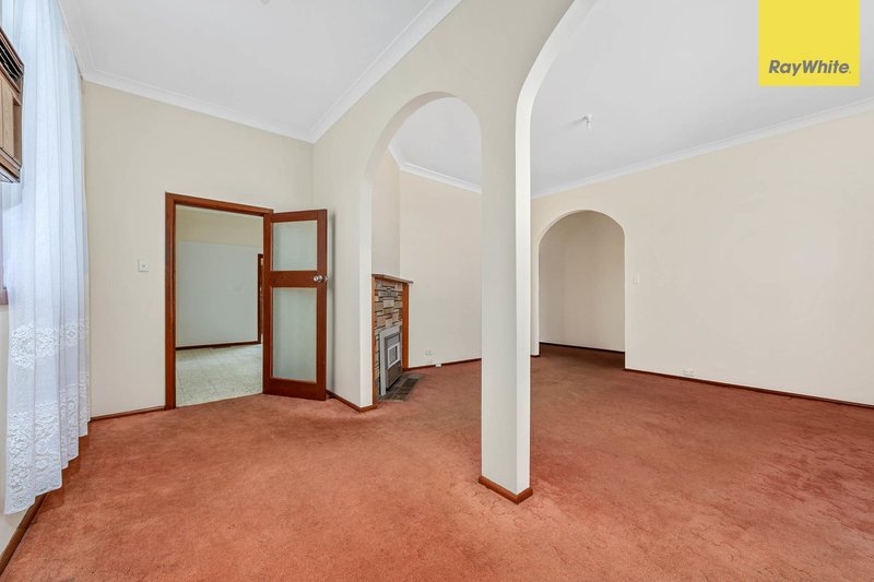 Photo - 38 Victoria Crescent, St Albans VIC 3021 - Image 3