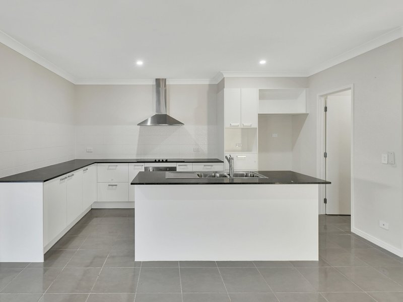 Photo - 38 Walker Circuit, Flagstone QLD 4280 - Image 3