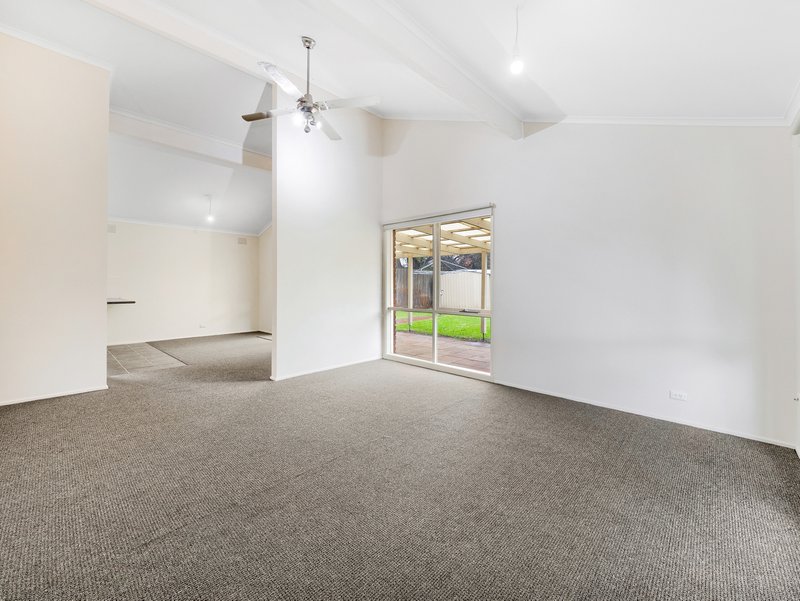 Photo - 38 Wallace Road, Cranbourne VIC 3977 - Image 10