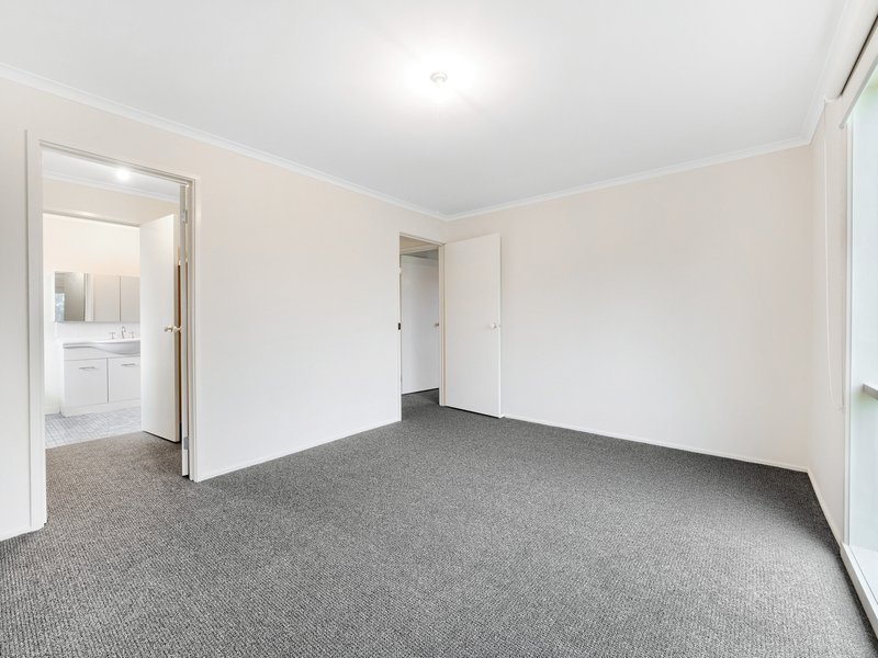 Photo - 38 Wallace Road, Cranbourne VIC 3977 - Image 11