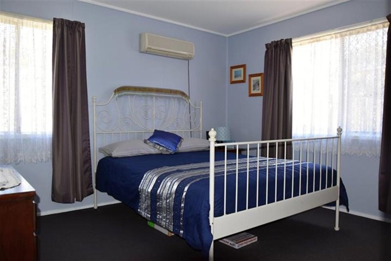 Photo - 38 Wattle Street, New Auckland QLD 4680 - Image 6