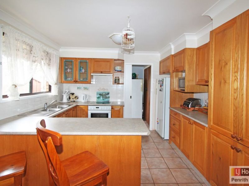 Photo - 38 Willoring Crescent, Jamisontown NSW 2750 - Image 3