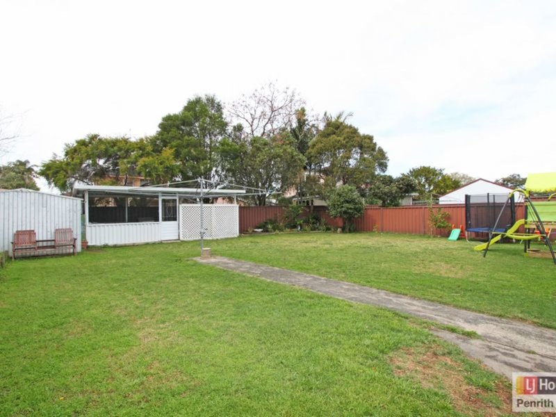 Photo - 38 Willoring Crescent, Jamisontown NSW 2750 - Image 8