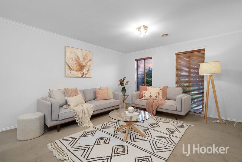 Photo - 38 Willowgreen Way, Point Cook VIC 3030 - Image 2