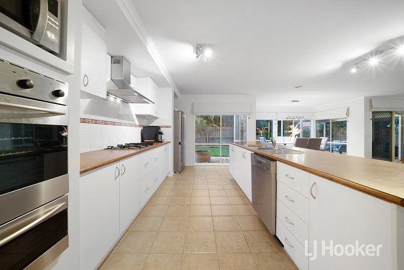 Photo - 38 Willowgreen Way, Point Cook VIC 3030 - Image 6