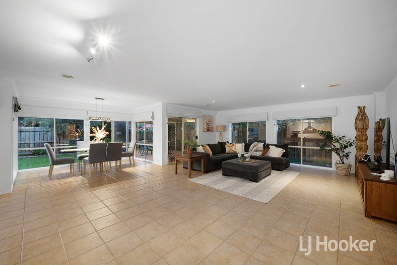 Photo - 38 Willowgreen Way, Point Cook VIC 3030 - Image 9