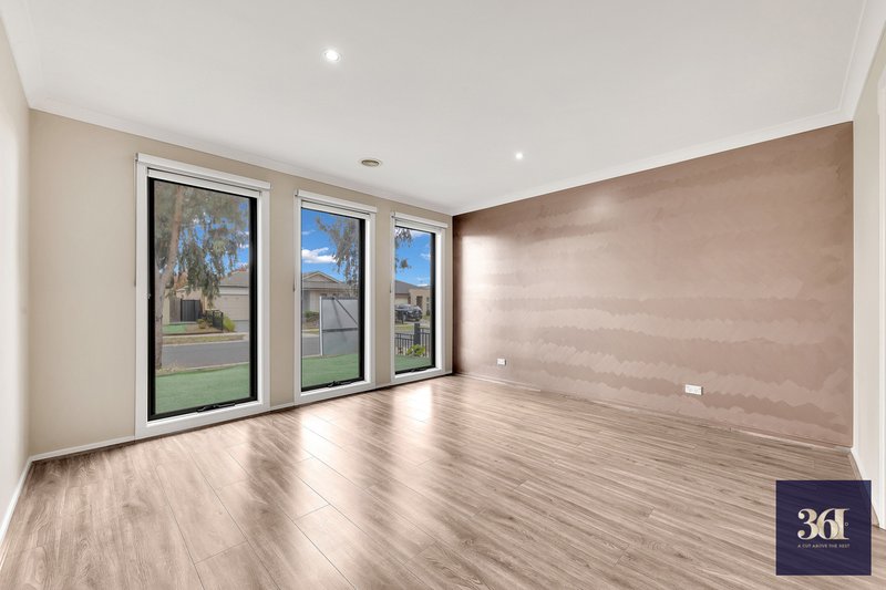 Photo - 38 Winona Circuit, Tarneit VIC 3029 - Image 3